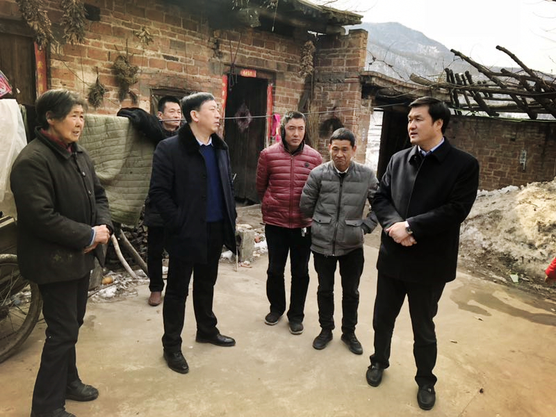 民建“組團(tuán)”慰問，企業(yè)送溫暖到家